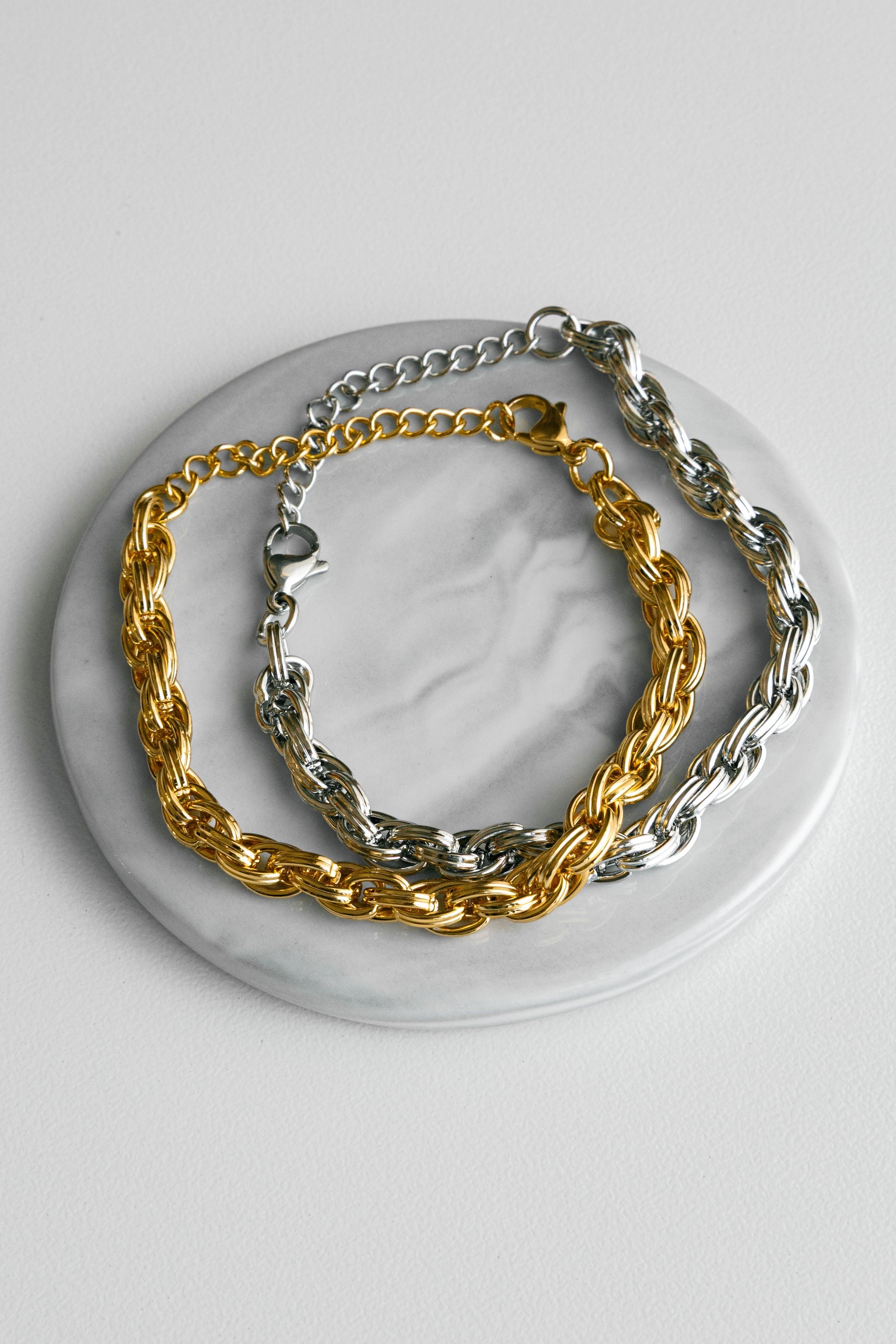 Bracelet 110