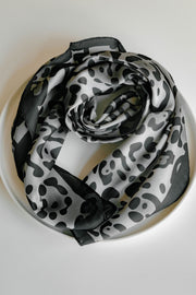 Square scarf 28