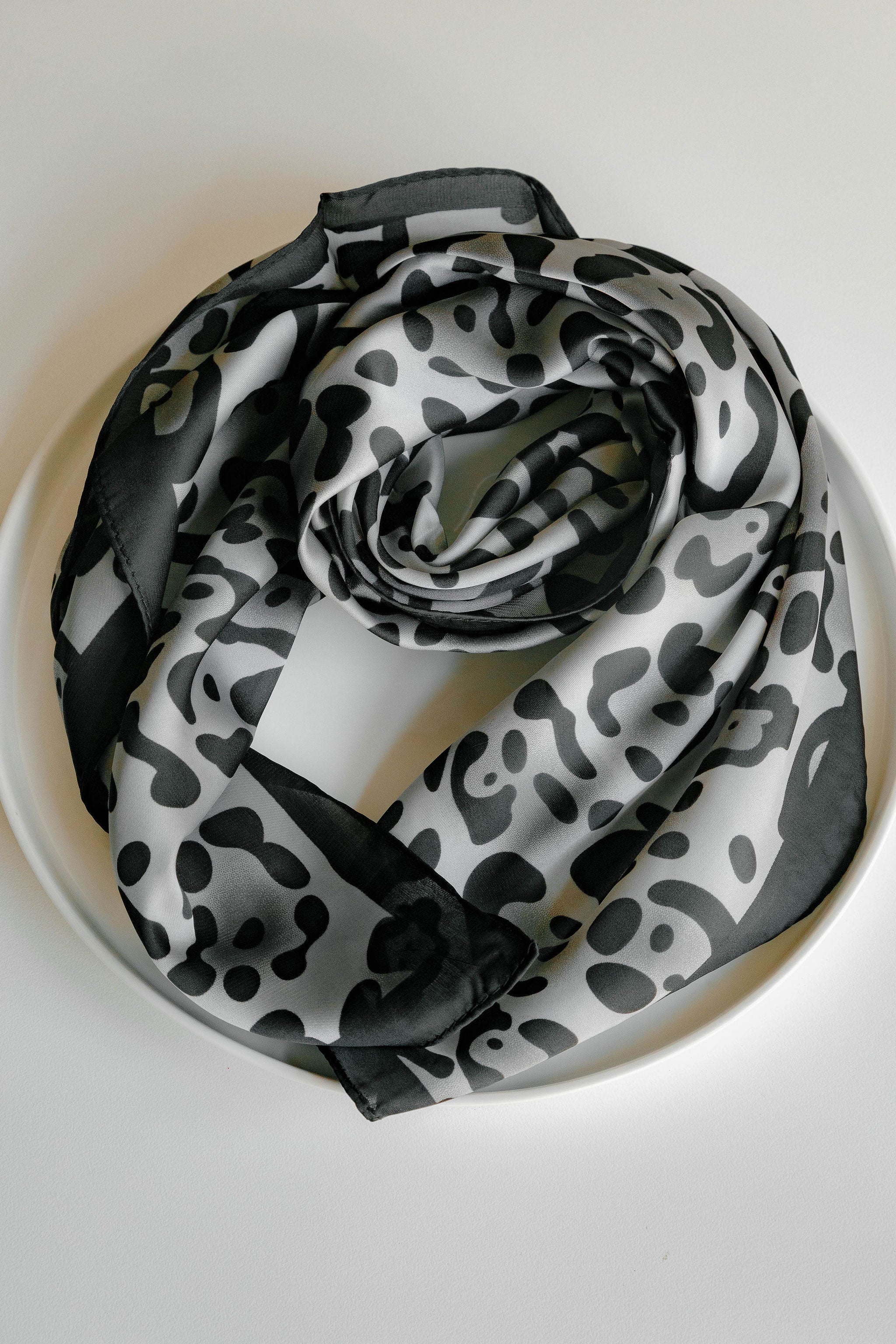 Square scarf 28