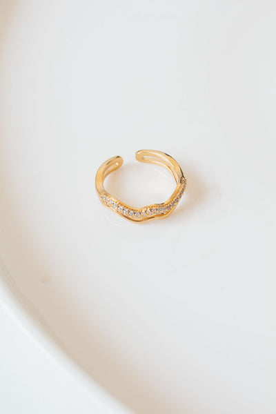 Wavy Diamond Detailed Ring